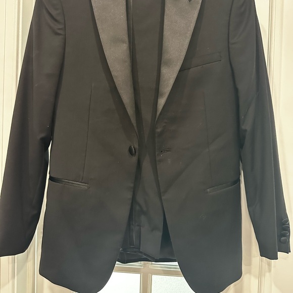 IKE EVENING BY IKE BEHAR
Slim Fit Wool Tuxedo 38R - Picture 3 of 3